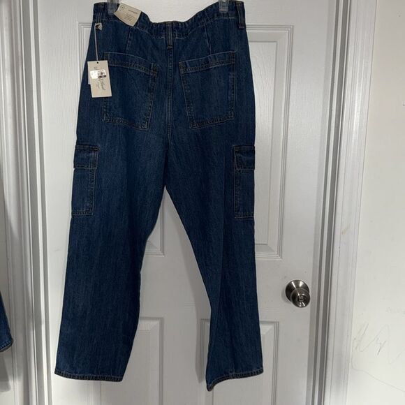 Universal Thread Blue Straight Leg Jeans - Picture 6 of 8